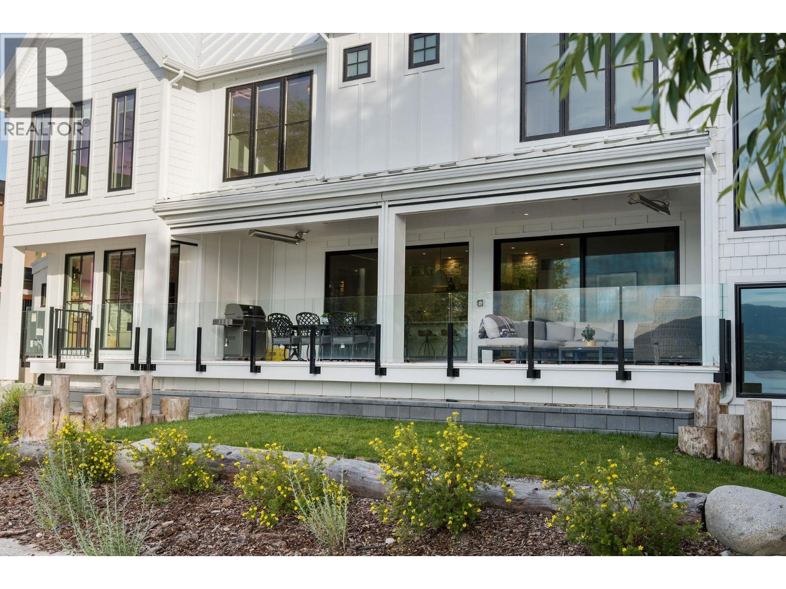 5268 Lakeshore Road - 3