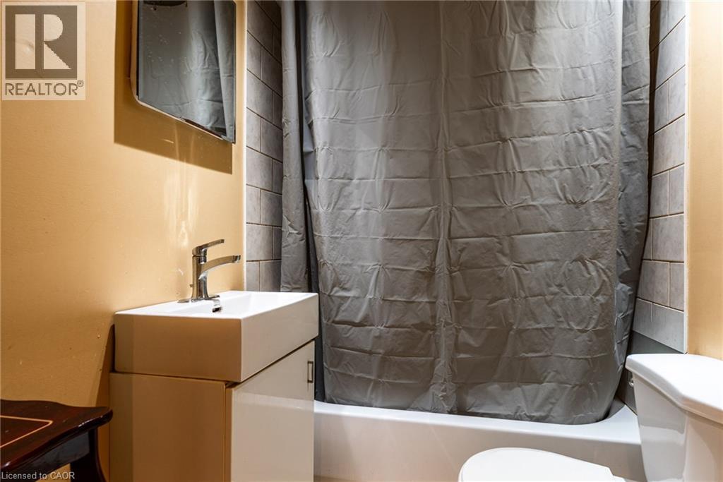 1315 ROSEMARY Crescent - Image 21