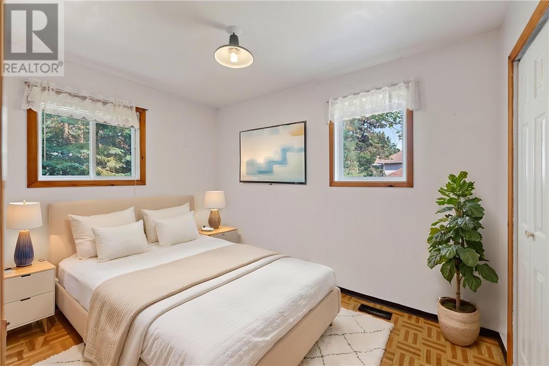 831 Sunnyside Road - 18
