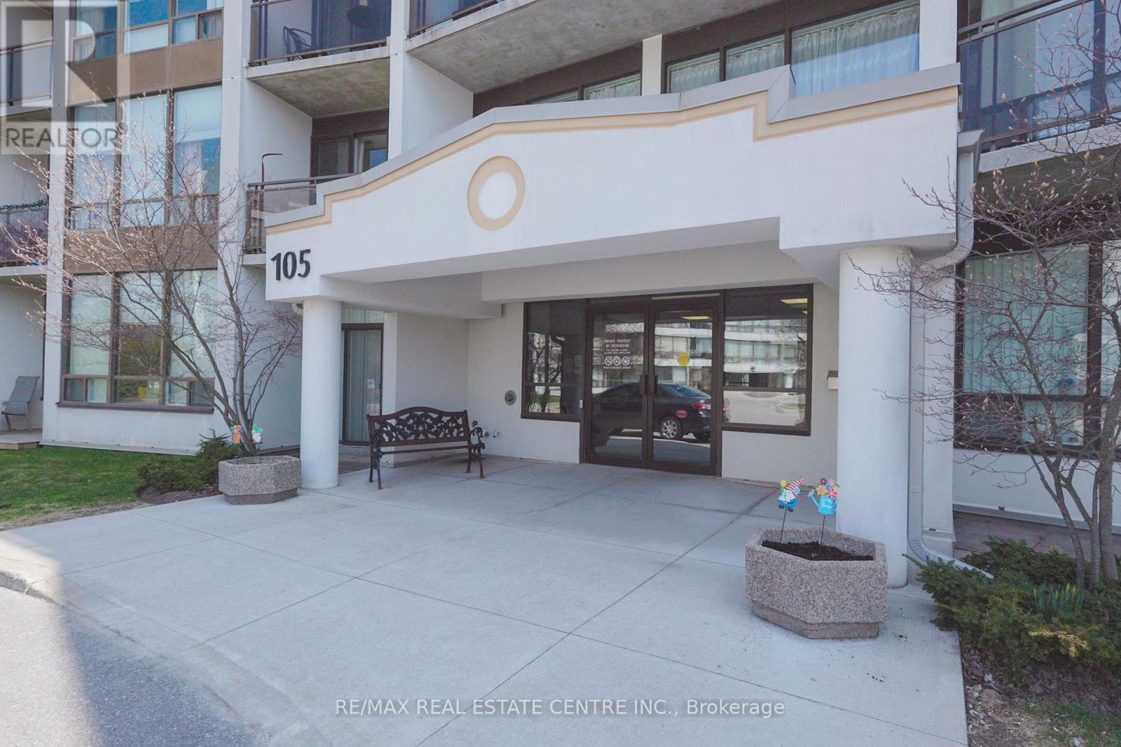 #202 105 BAGOT STREET - 3