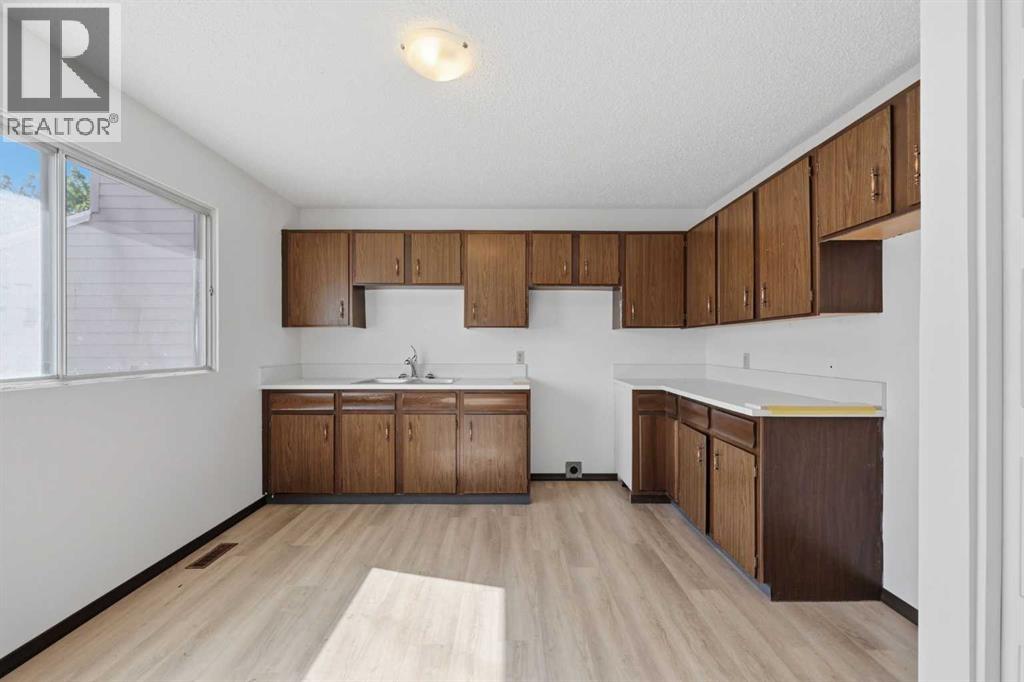 222 Marlborough Way NE - 8