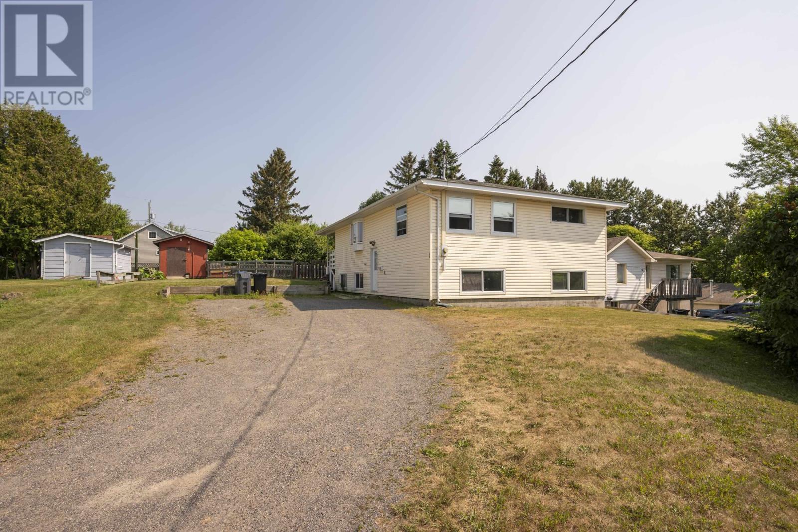 40 Lawrence Ave - 1