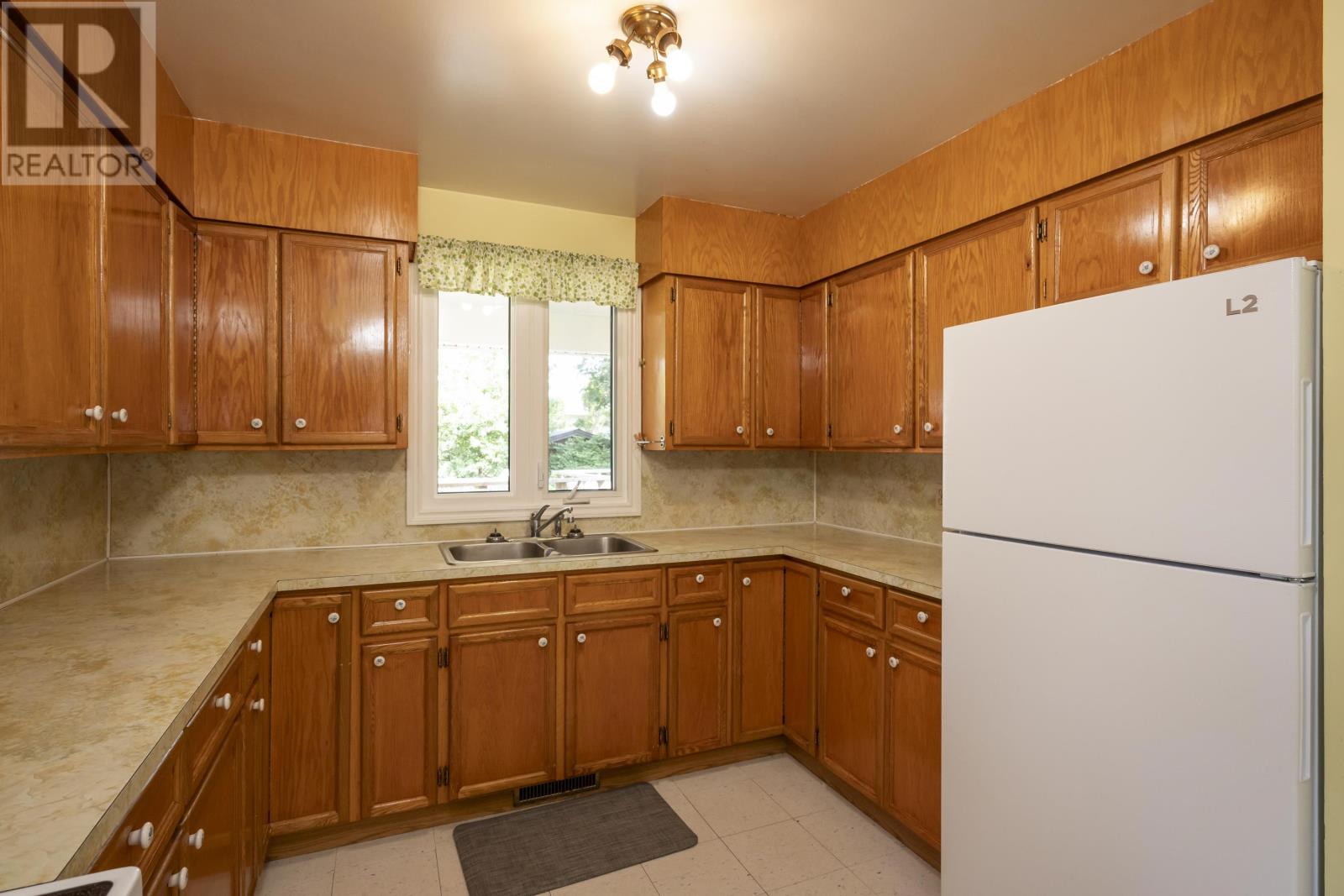 40 Lawrence Ave - 13