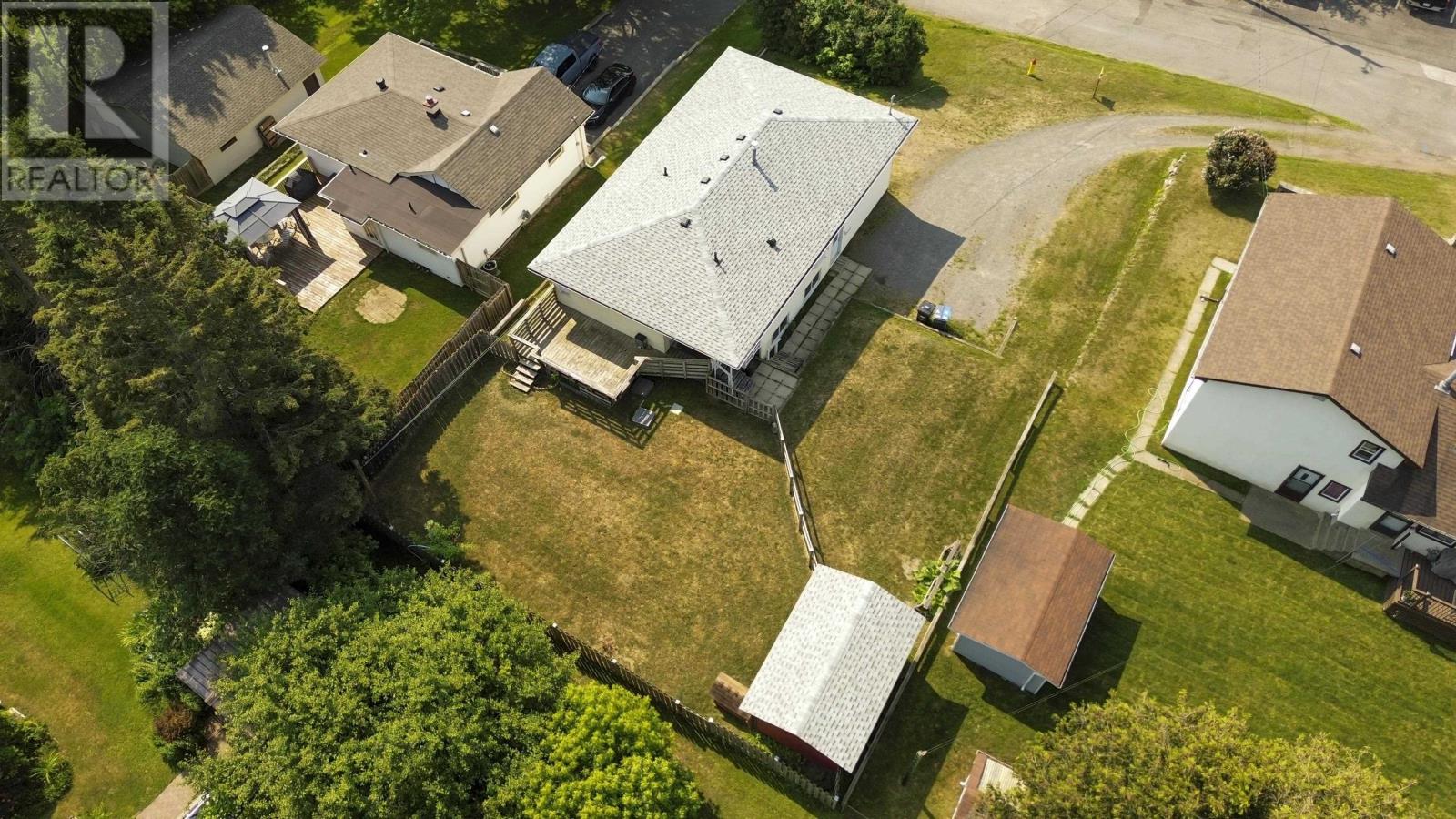 40 Lawrence Ave - 2
