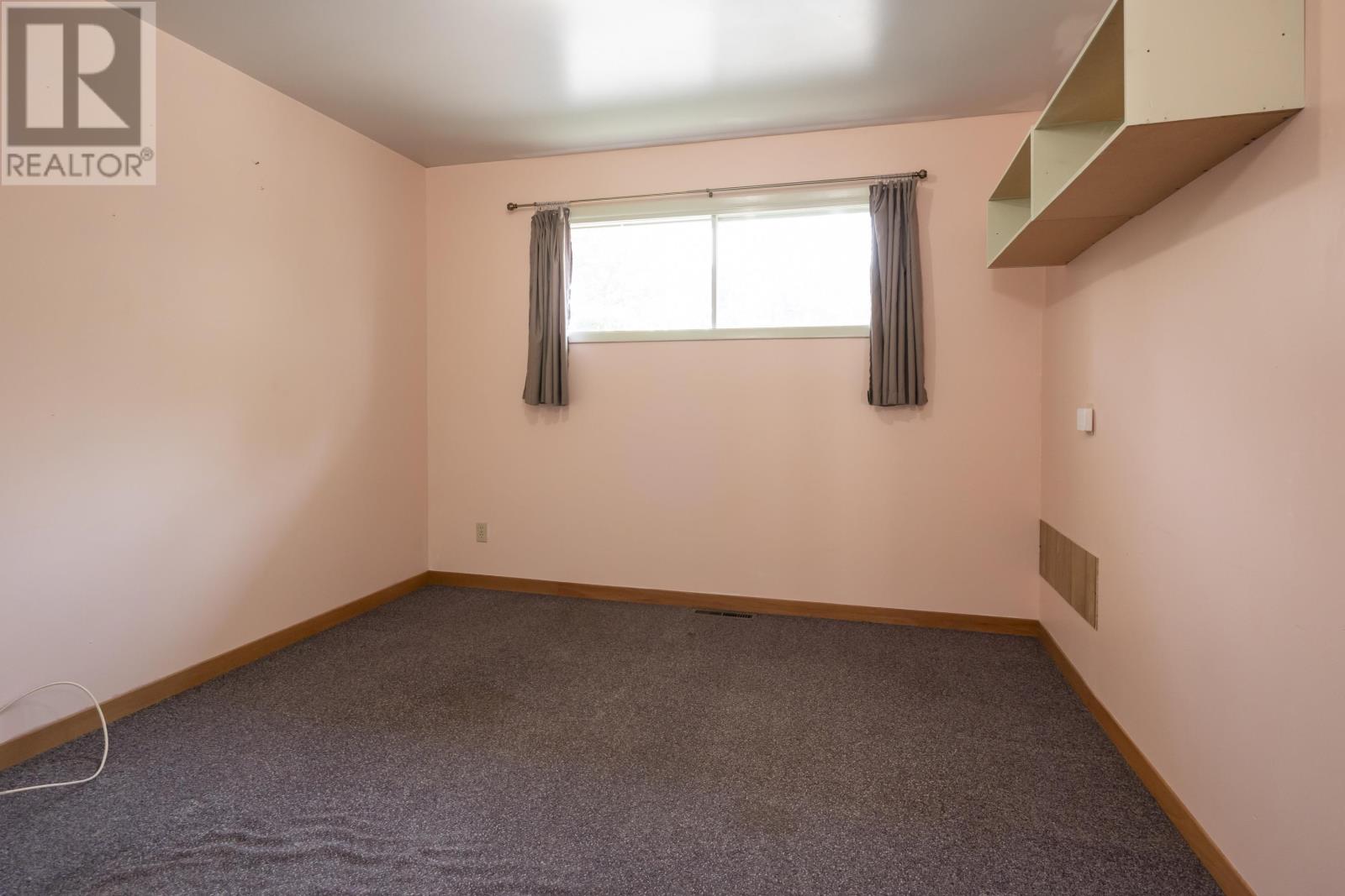 40 Lawrence Ave - 25