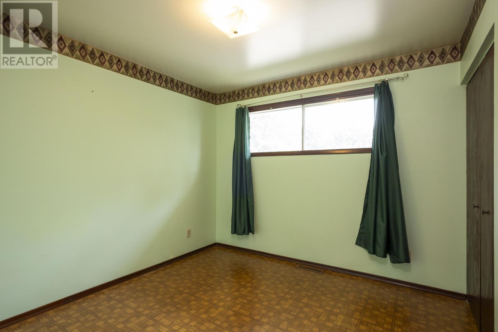 40 Lawrence Ave - 28