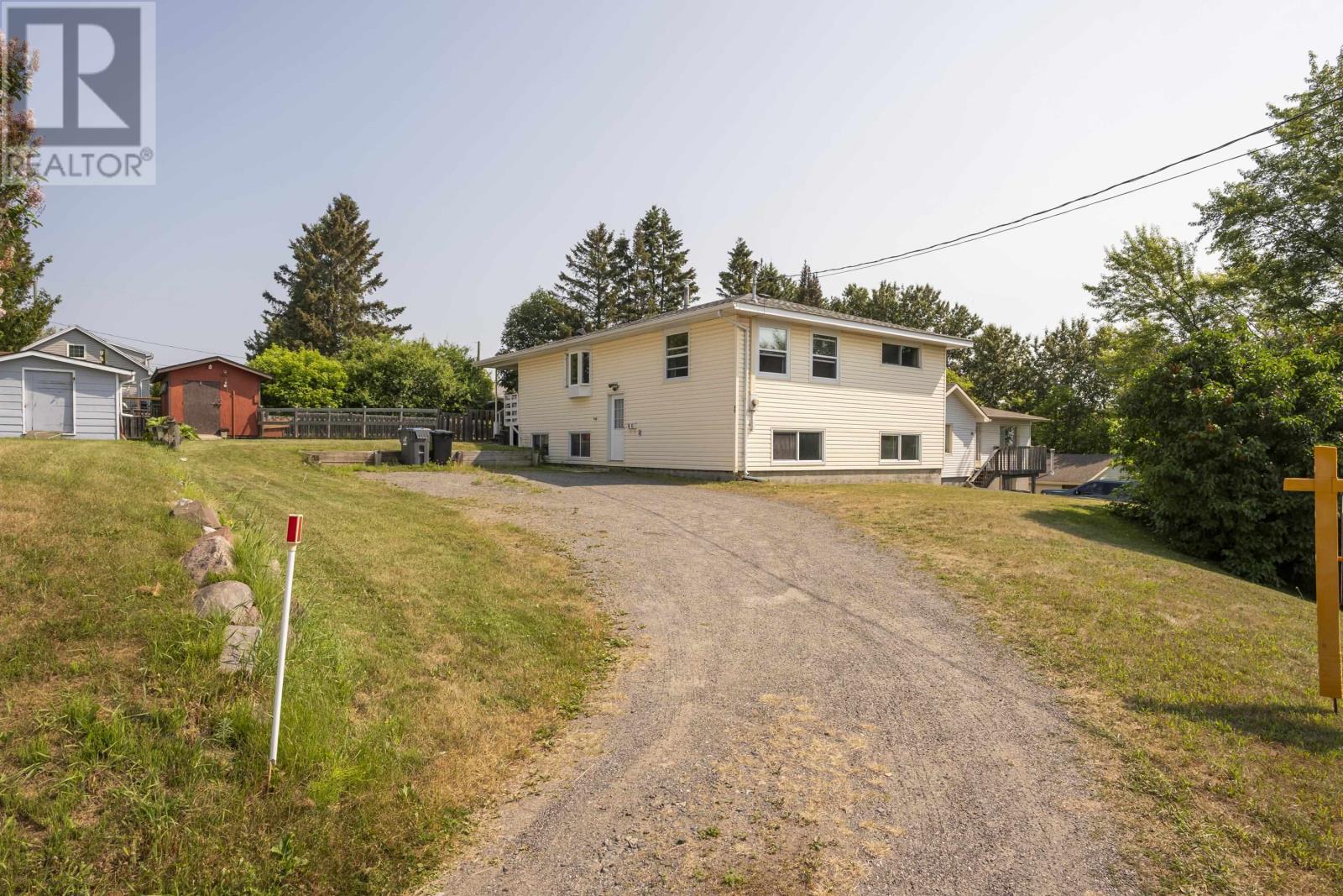40 Lawrence Ave - 3