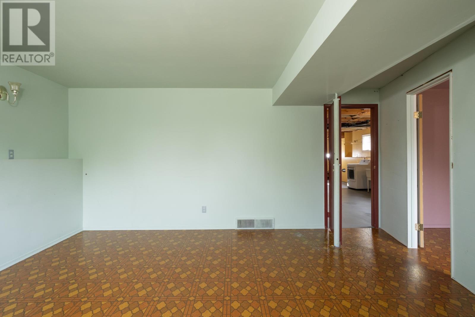 40 Lawrence Ave - 37