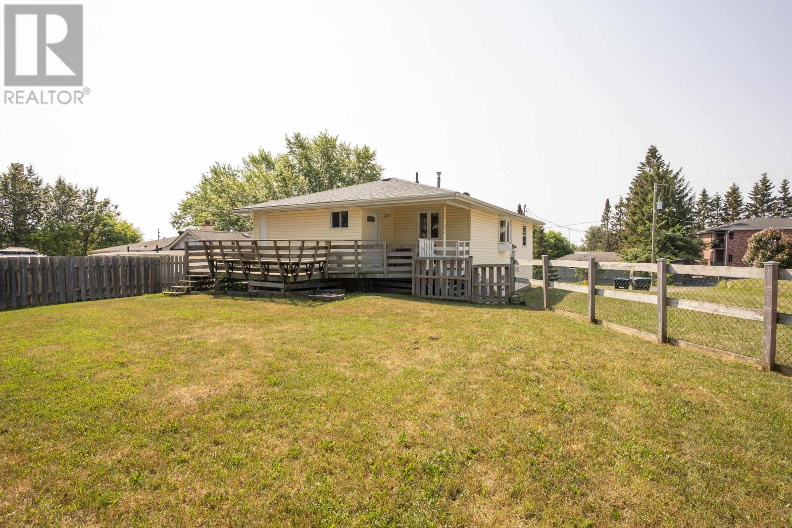 40 Lawrence Ave - 47