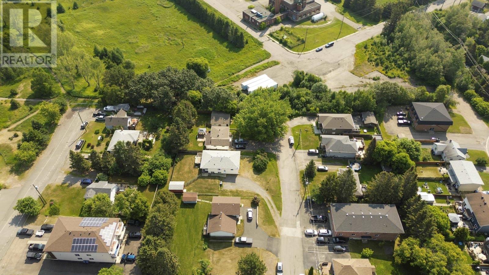 40 Lawrence Ave - 50