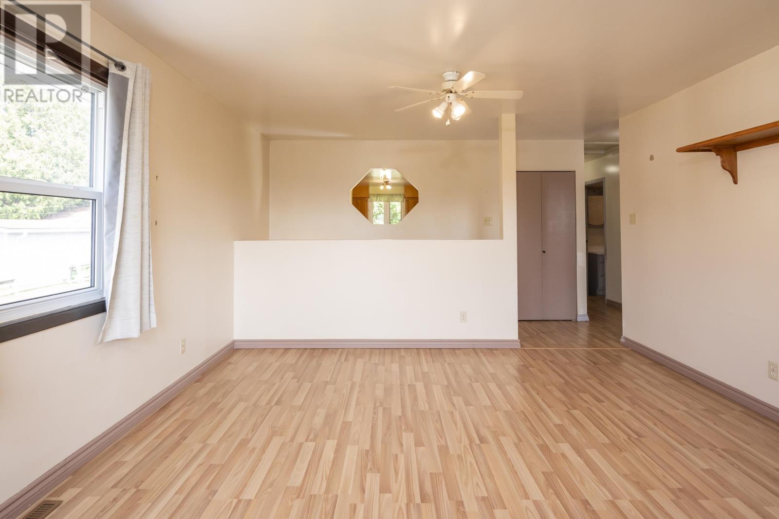 40 Lawrence Ave - 8