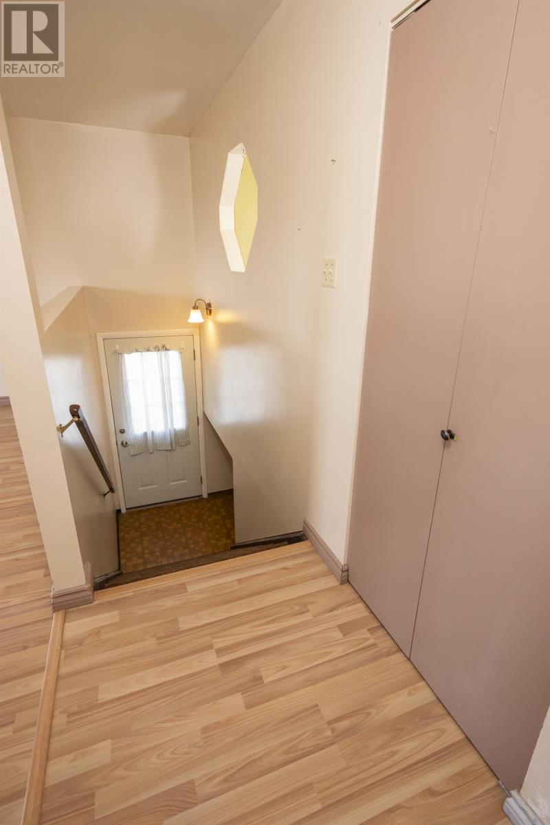 40 Lawrence Ave - 5