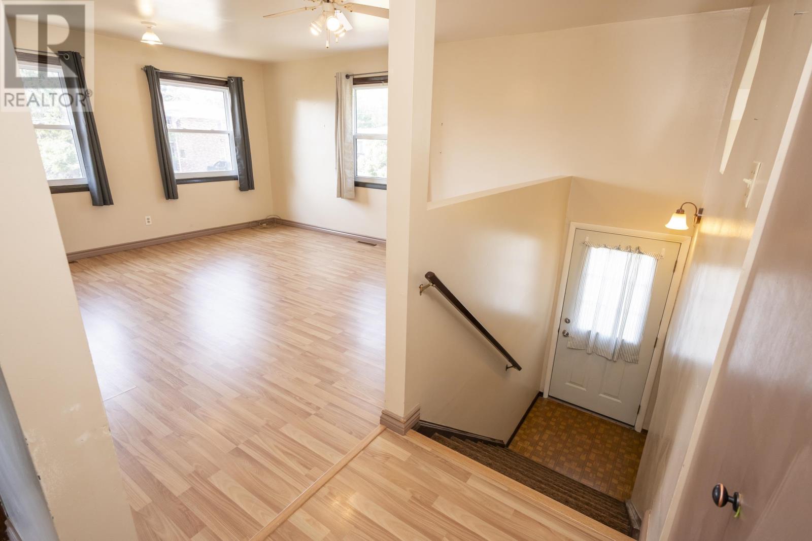 40 Lawrence Ave - 6