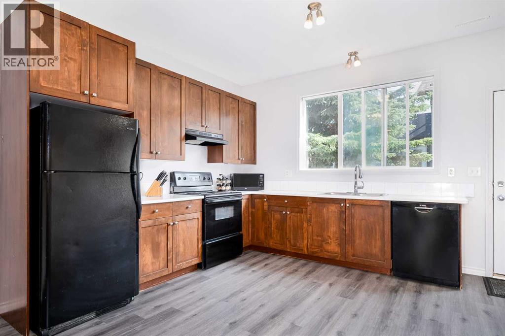 #3 4406 46 Avenue - 8