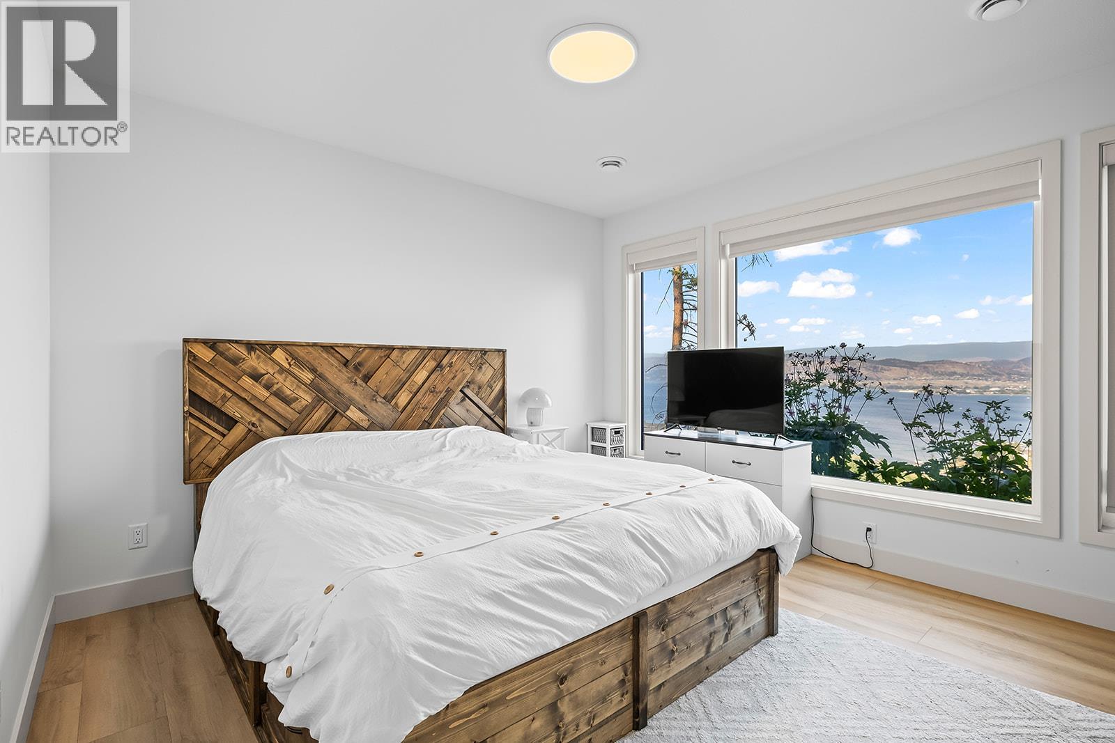1547 McNaughton Road - 40
