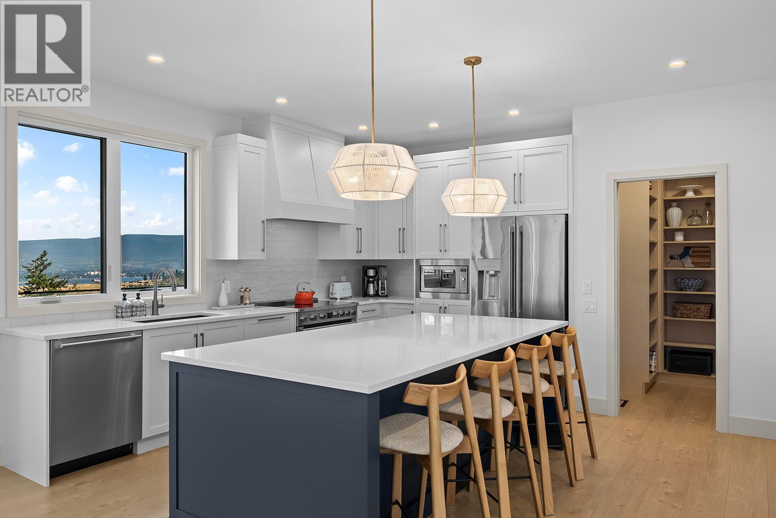 1547 McNaughton Road - 9