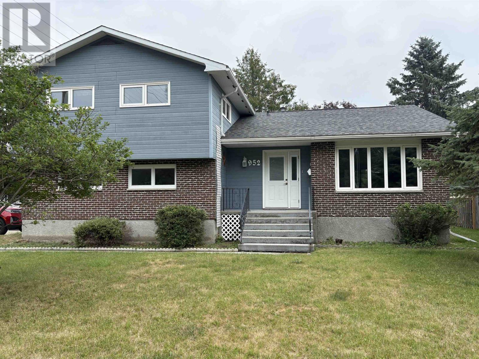 952 Russell BAY - 1