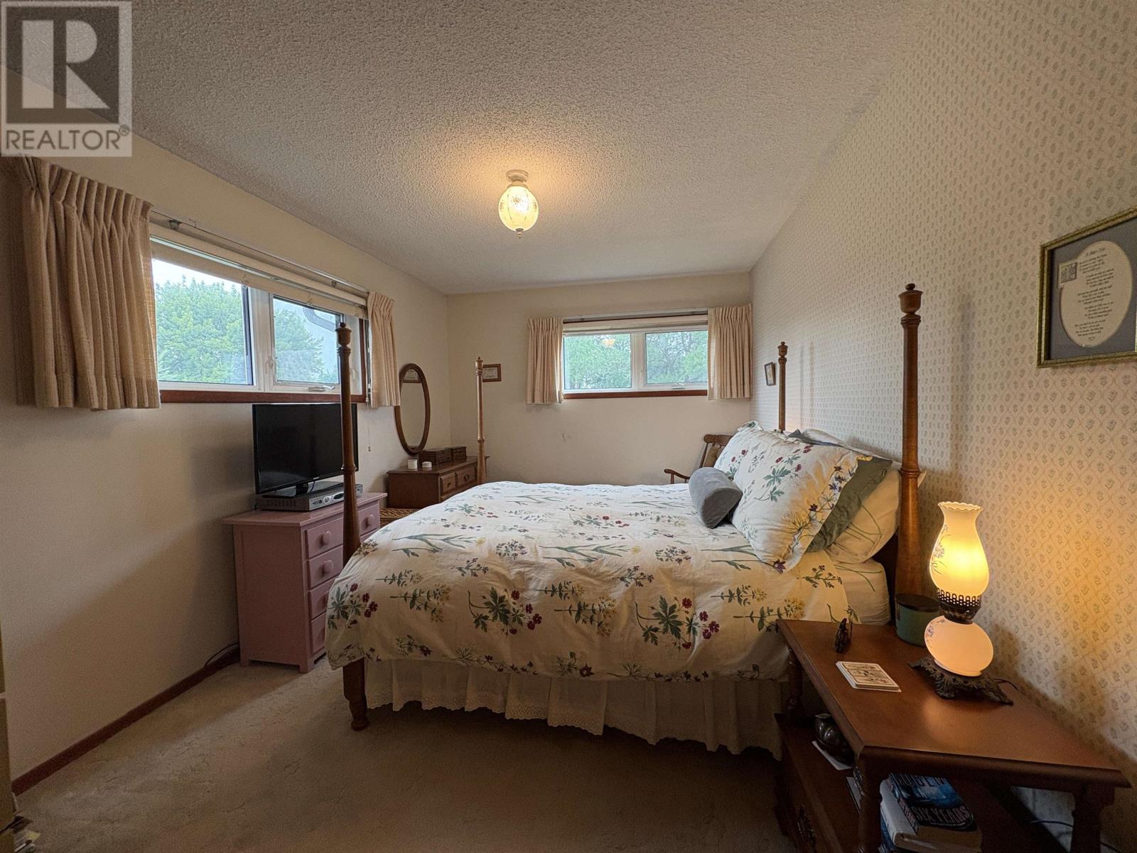 952 Russell BAY - 25