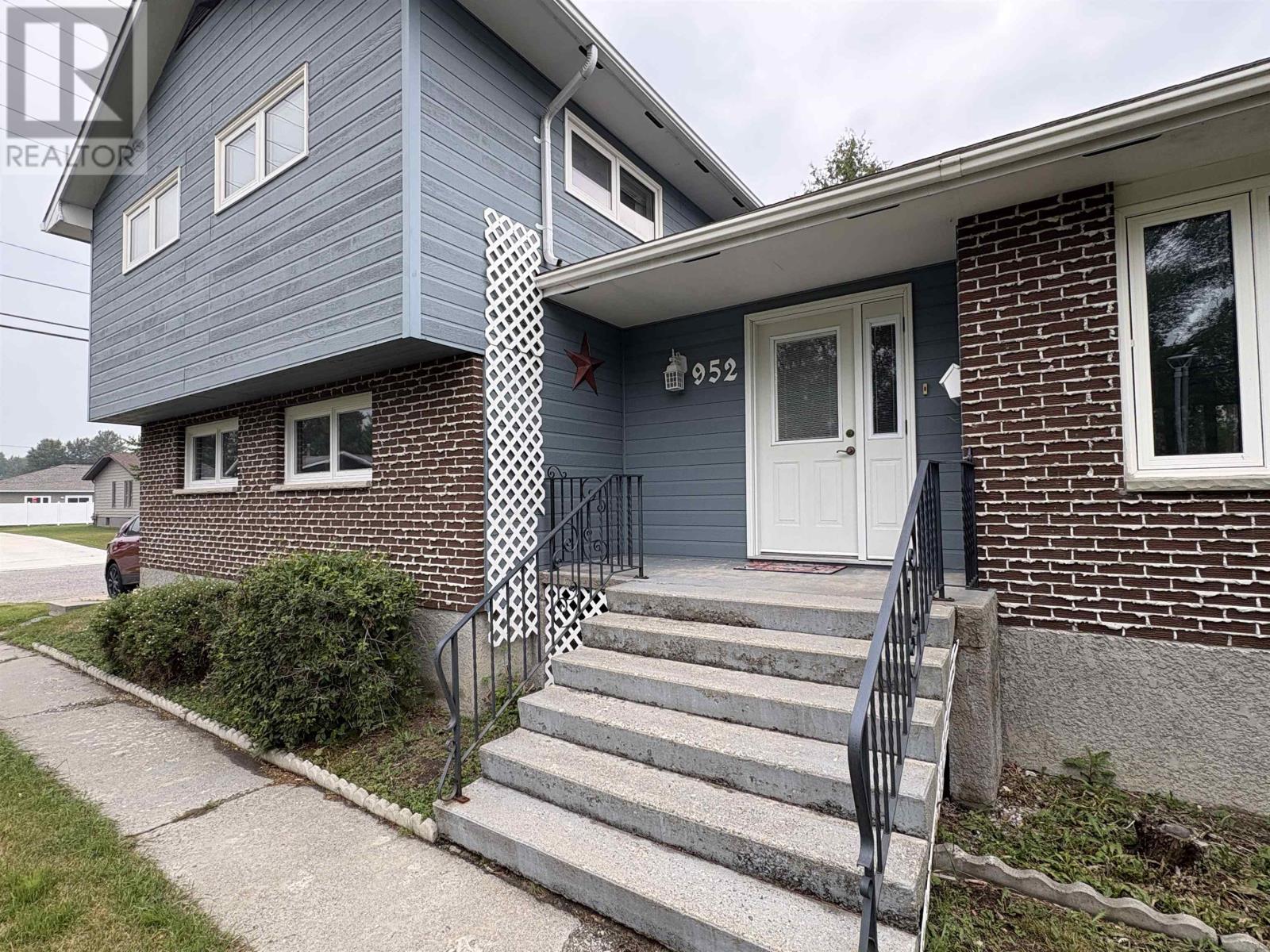 952 Russell BAY - Image 3