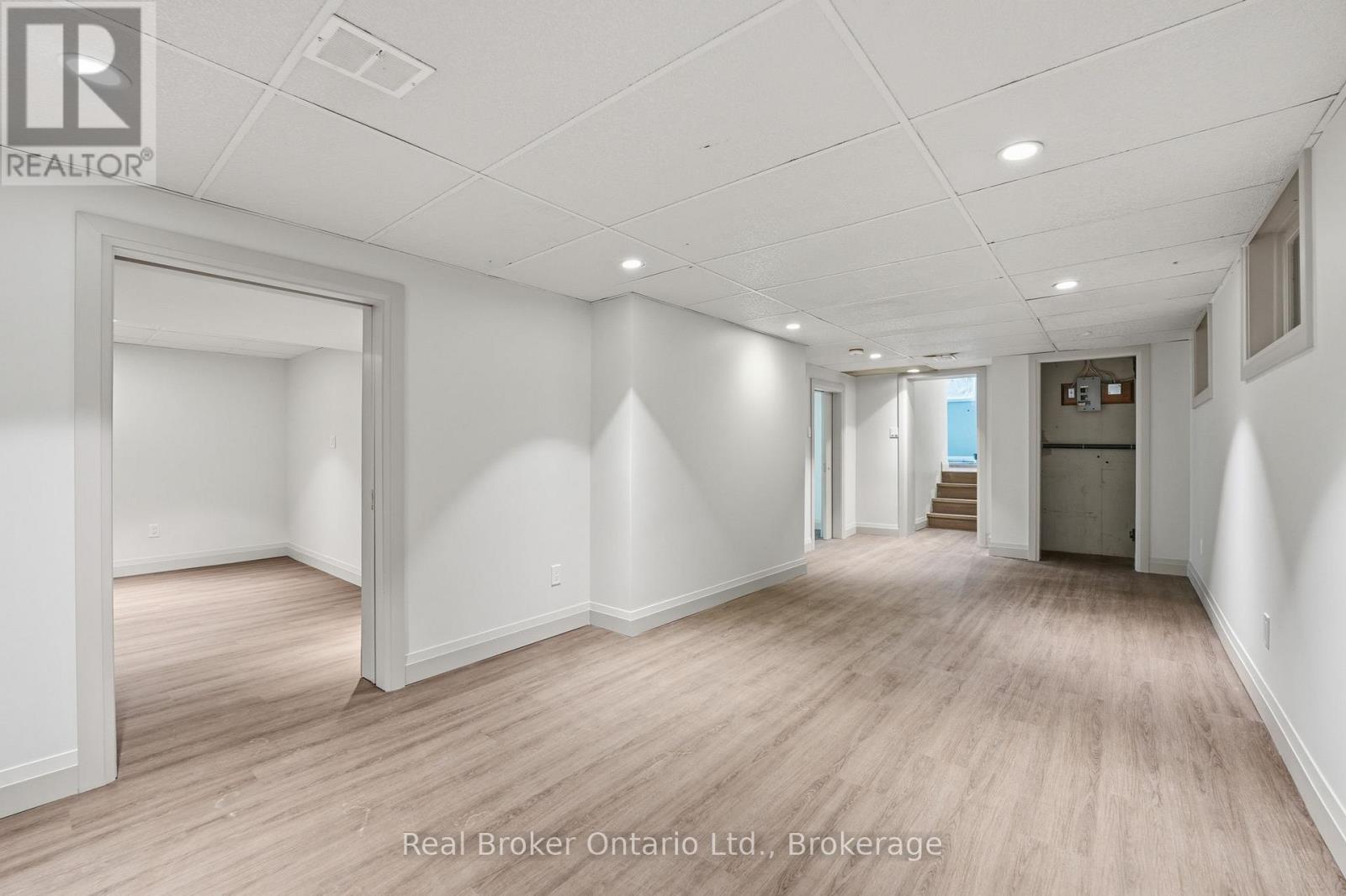 571 LEONARD COURT - 34