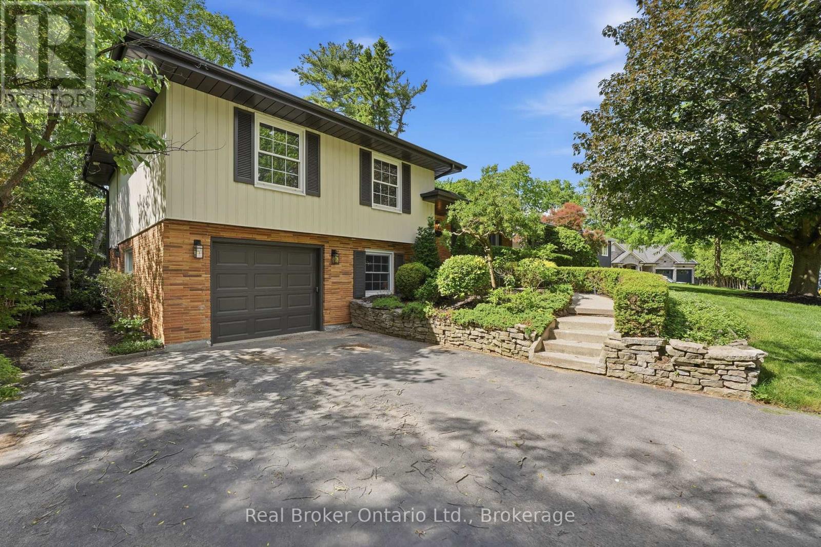 571 LEONARD COURT - 4