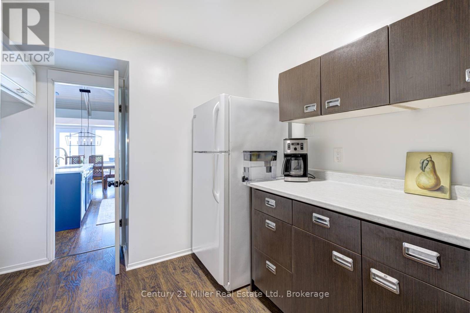 50 GREENSVIEW DRIVE - 18