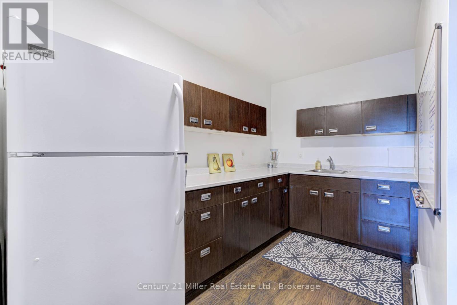 50 GREENSVIEW DRIVE - 19