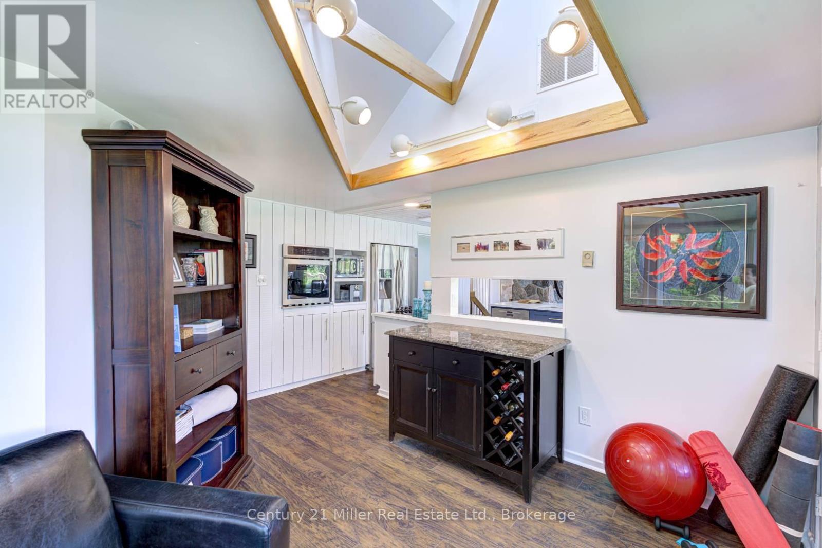 50 GREENSVIEW DRIVE - 21