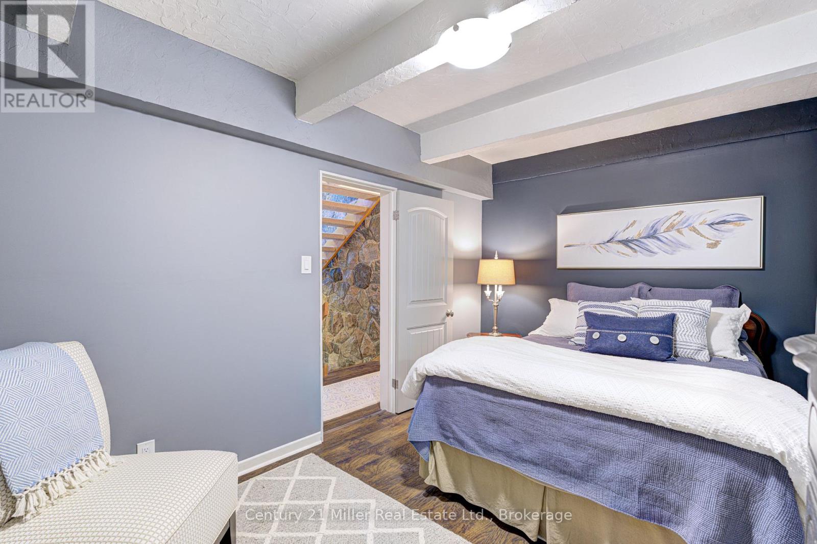 50 GREENSVIEW DRIVE - 32
