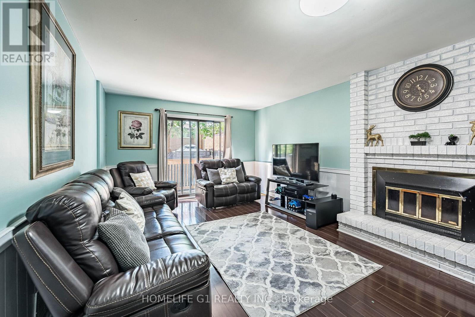 8 HOLGATE COURT - 11
