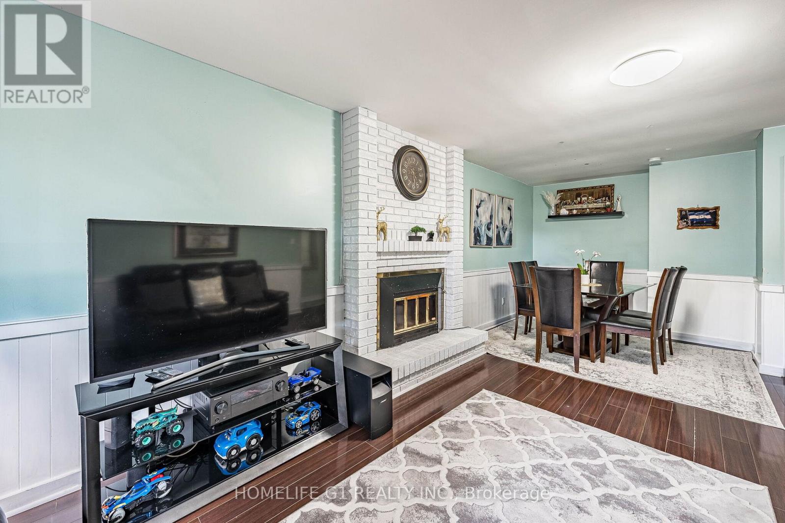 8 HOLGATE COURT - 14