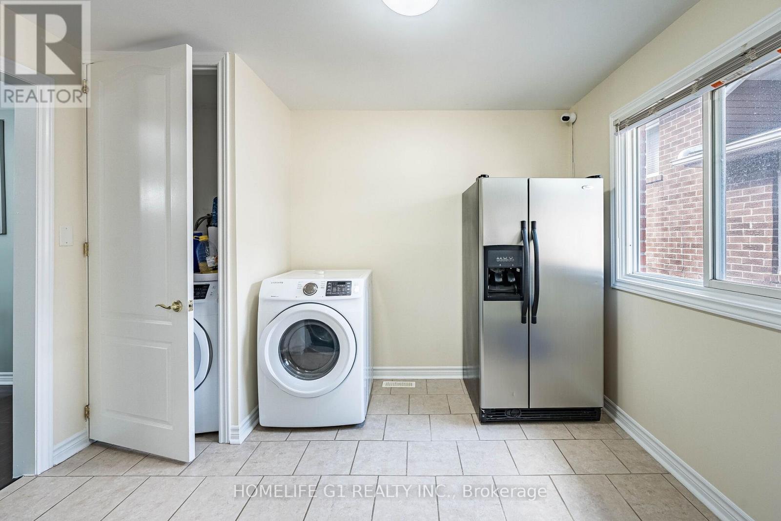 8 HOLGATE COURT - 10