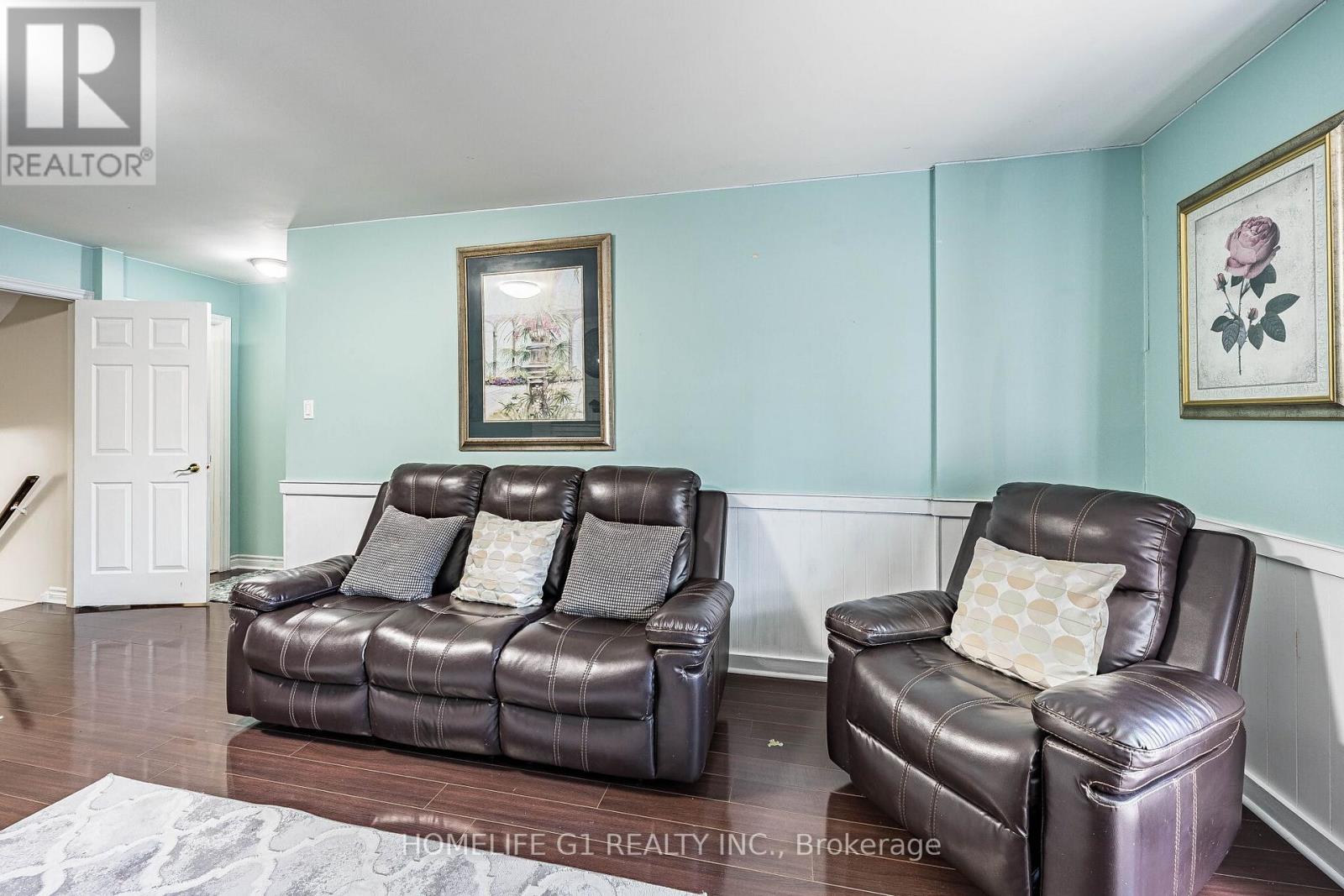 8 HOLGATE COURT - 12