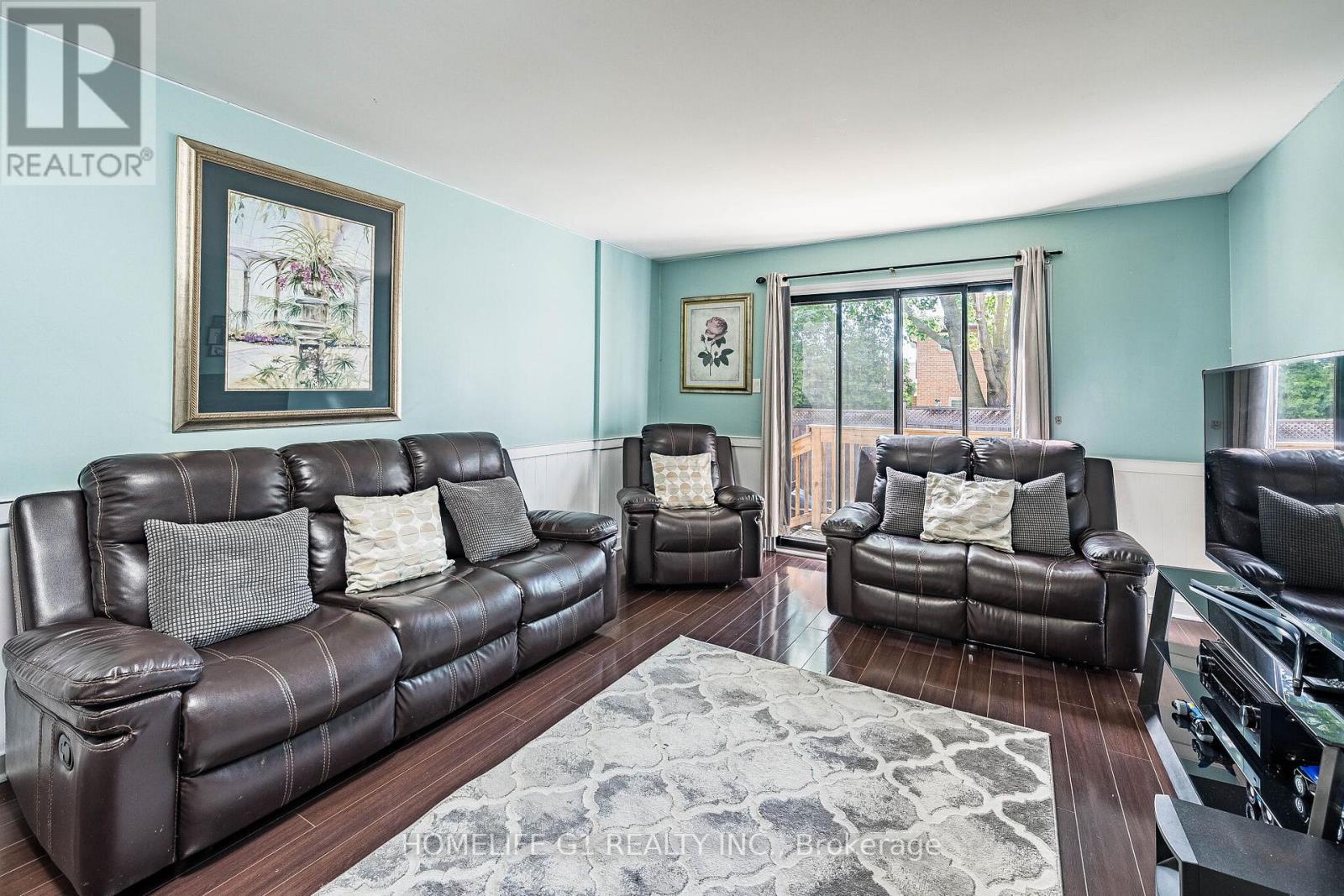8 HOLGATE COURT - 13