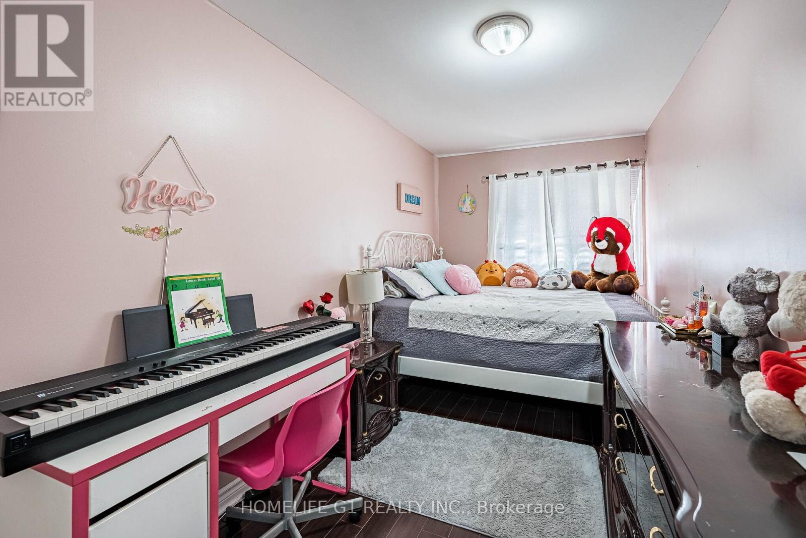 8 HOLGATE COURT - 16