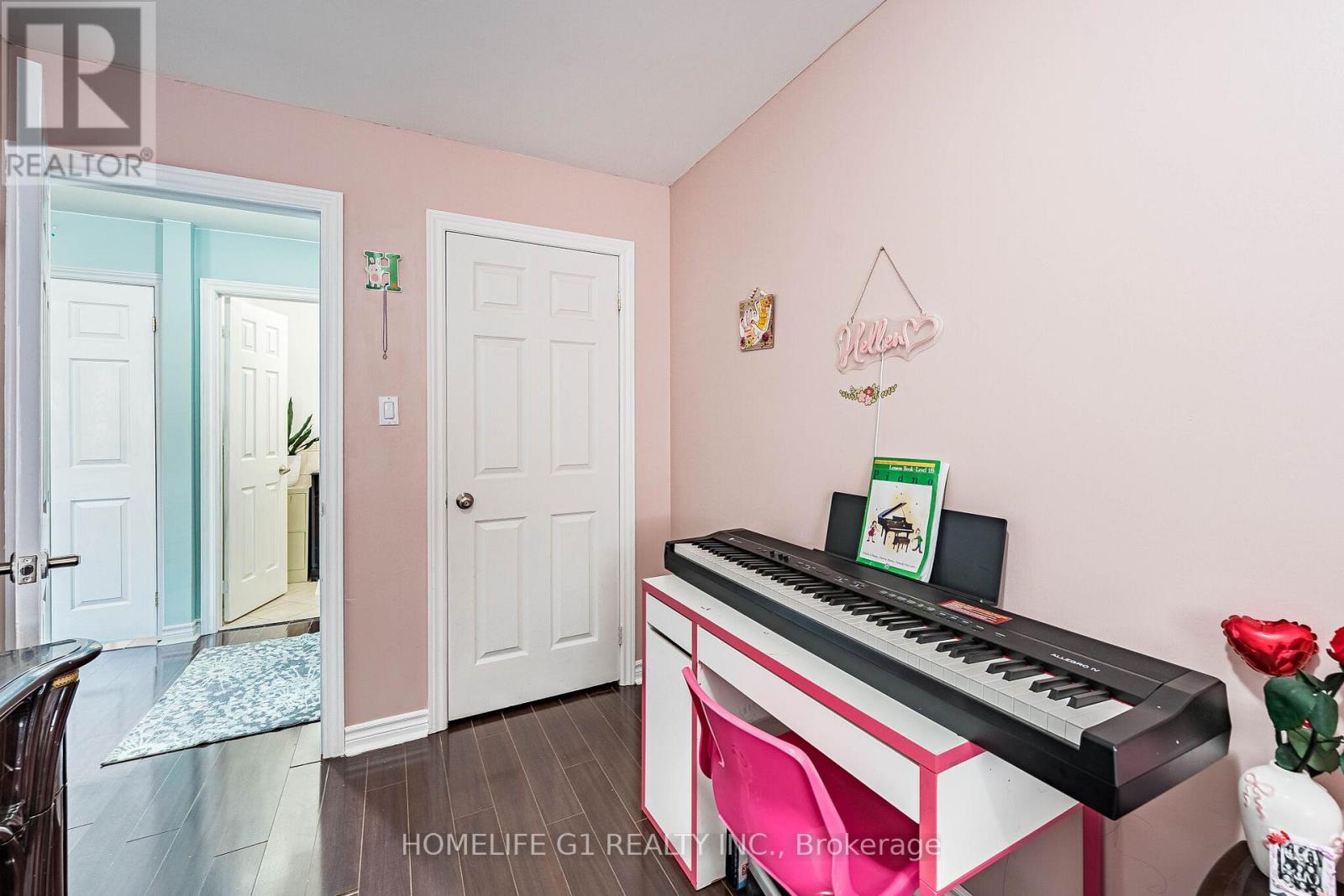 8 HOLGATE COURT - 17