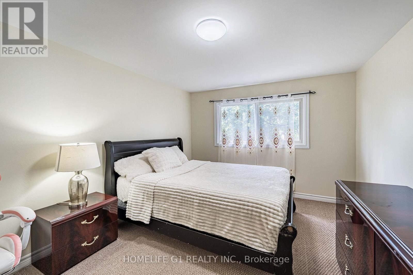 8 HOLGATE COURT - 21