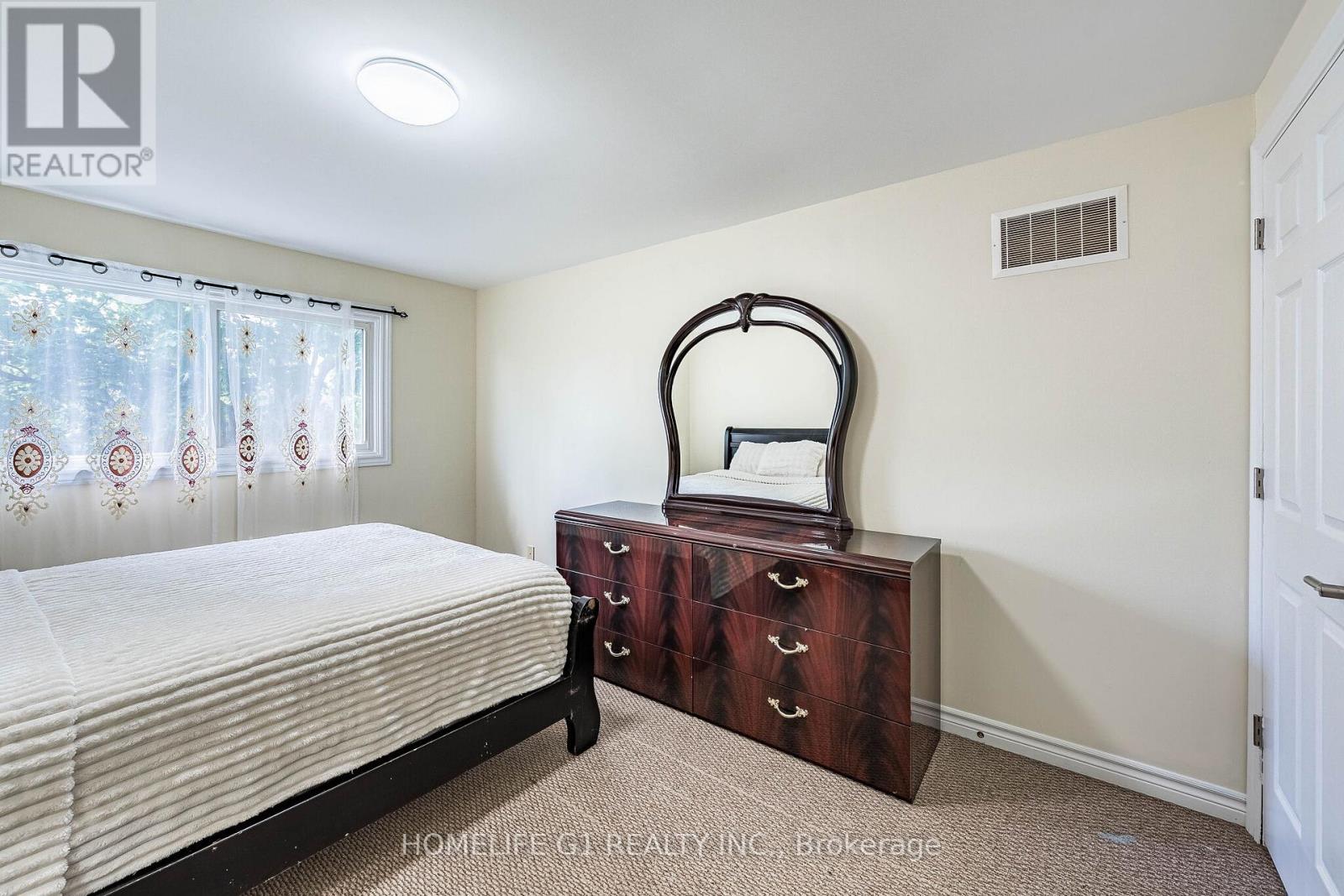 8 HOLGATE COURT - 23