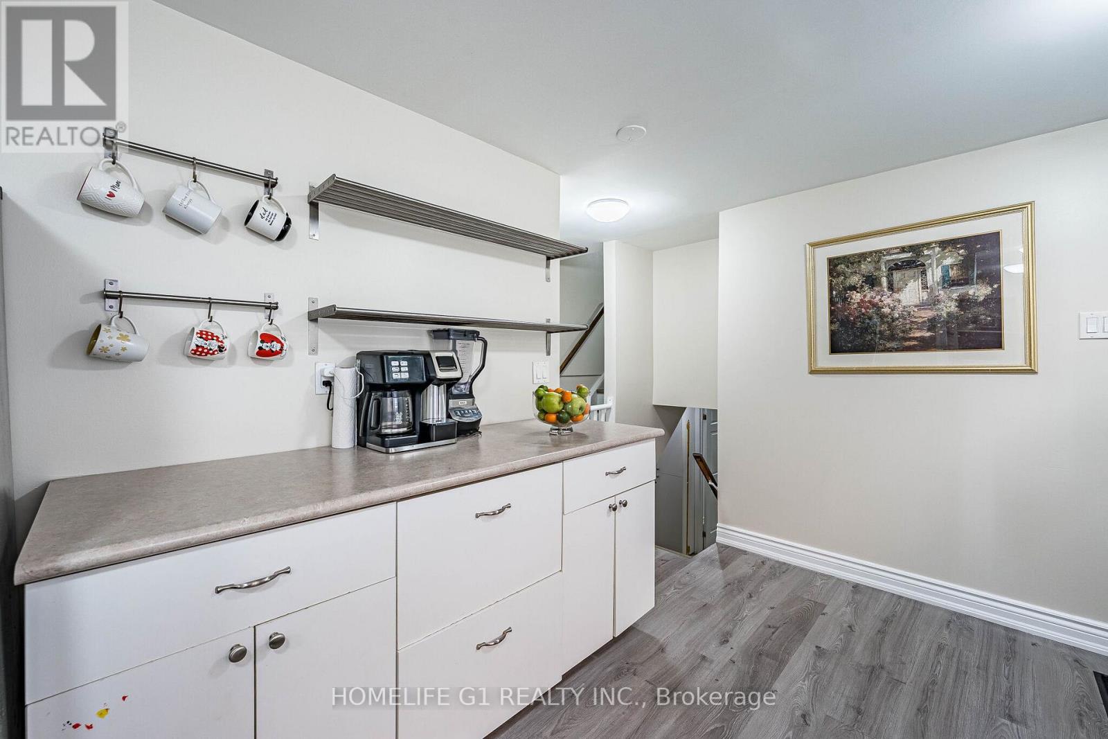8 HOLGATE COURT - 30