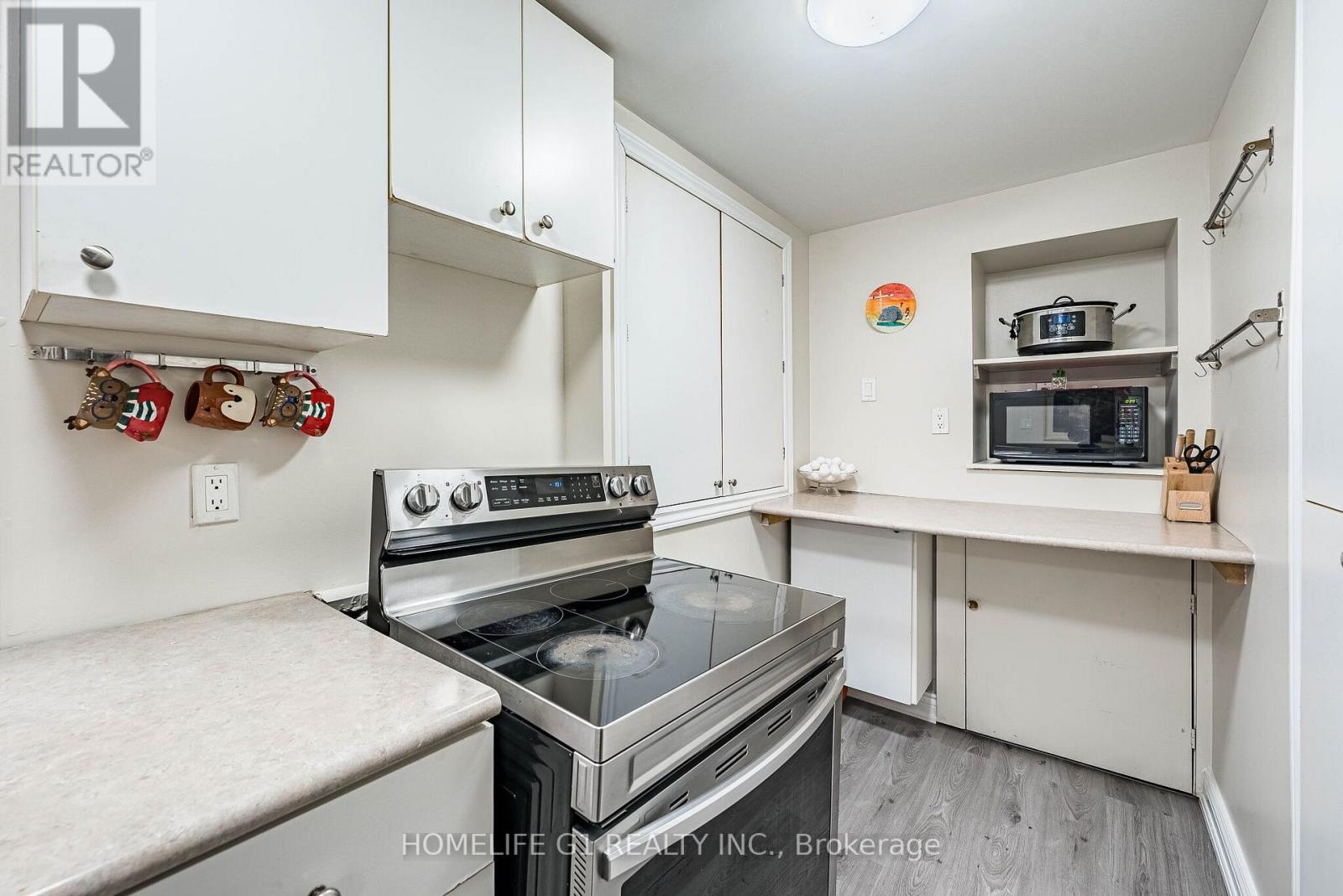 8 HOLGATE COURT - 29
