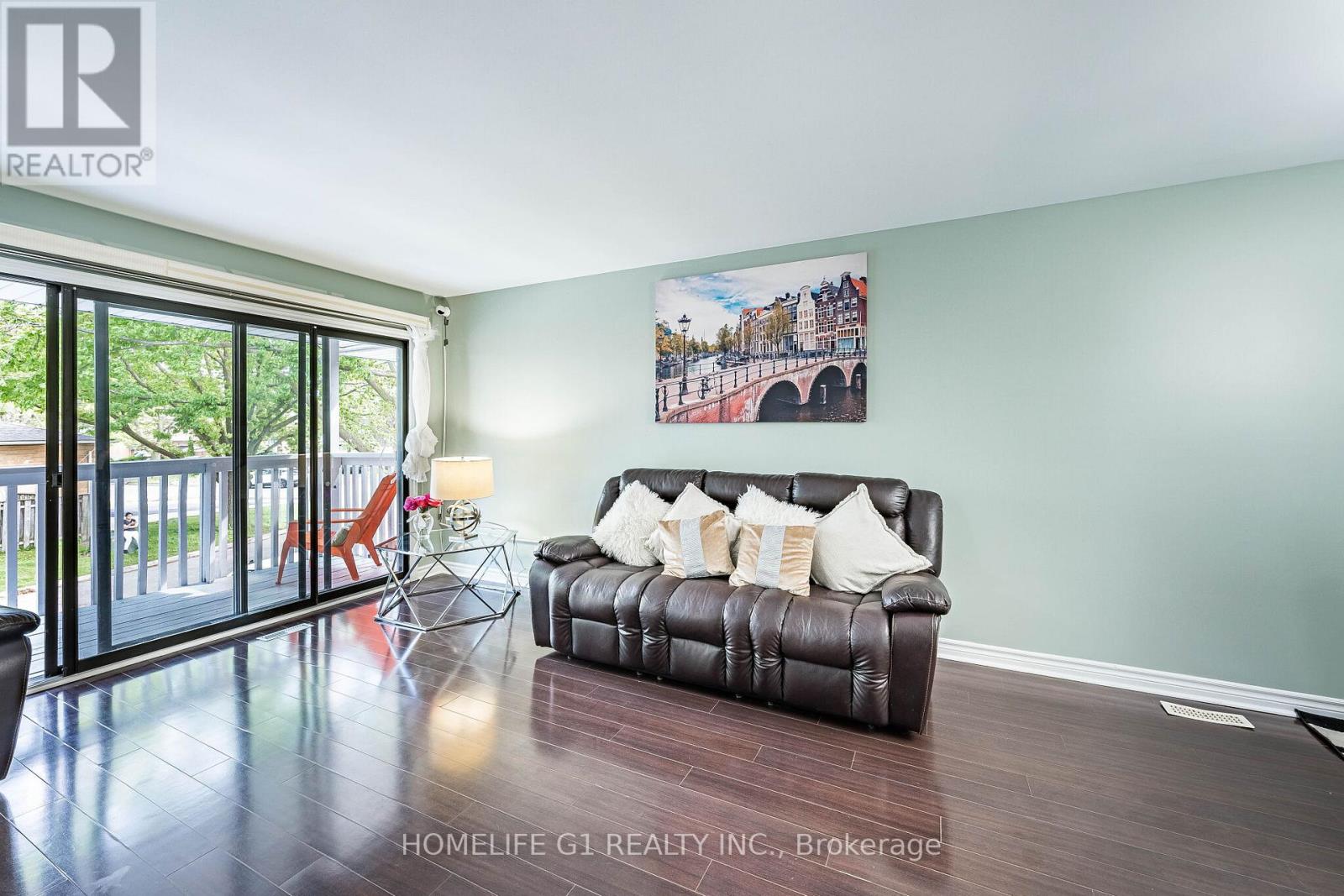 8 HOLGATE COURT - 6