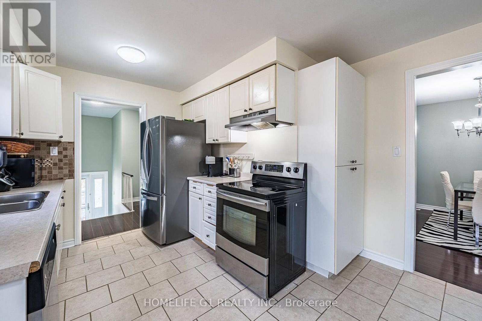 8 HOLGATE COURT - 9