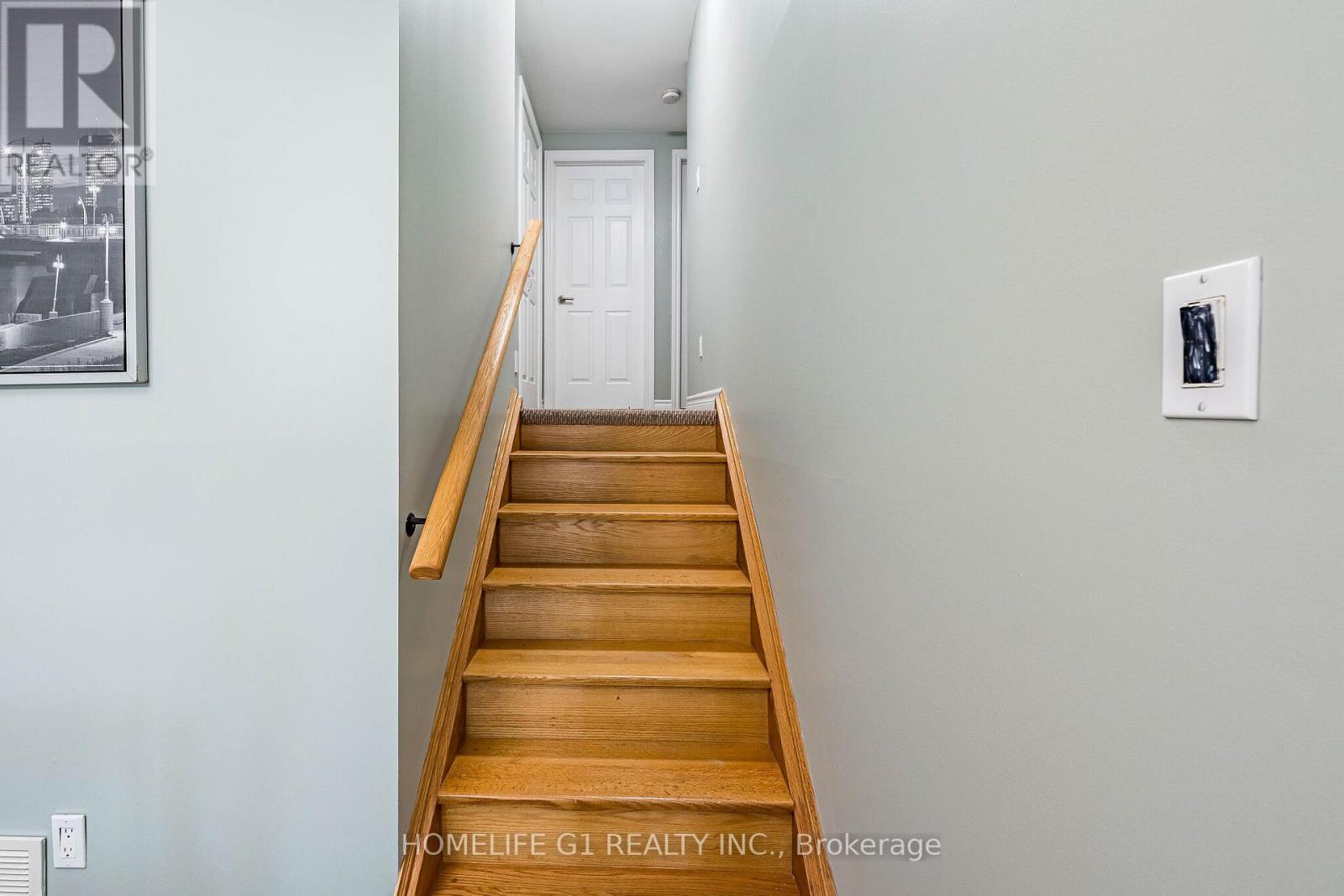8 HOLGATE COURT - 20