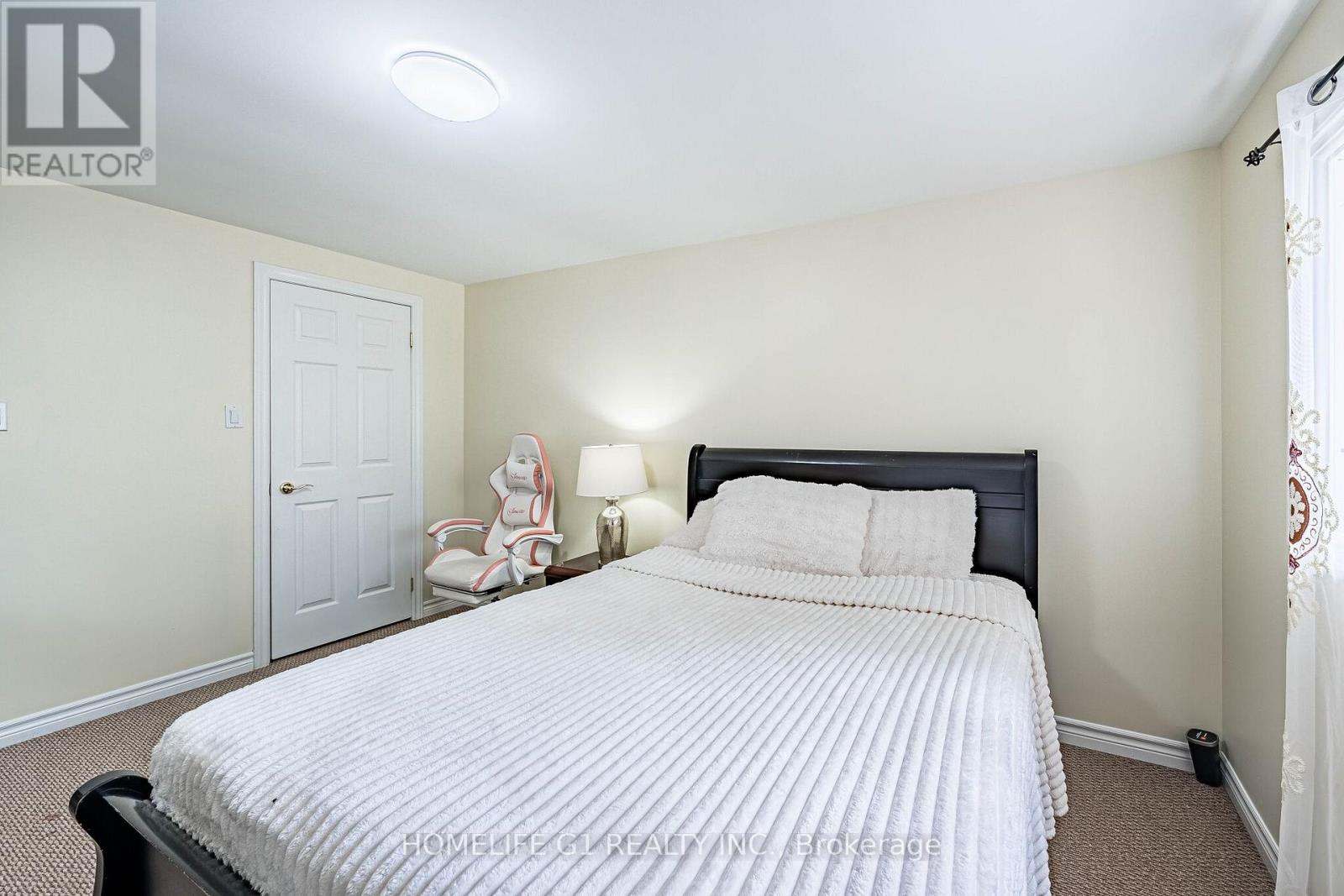 8 HOLGATE COURT - 22