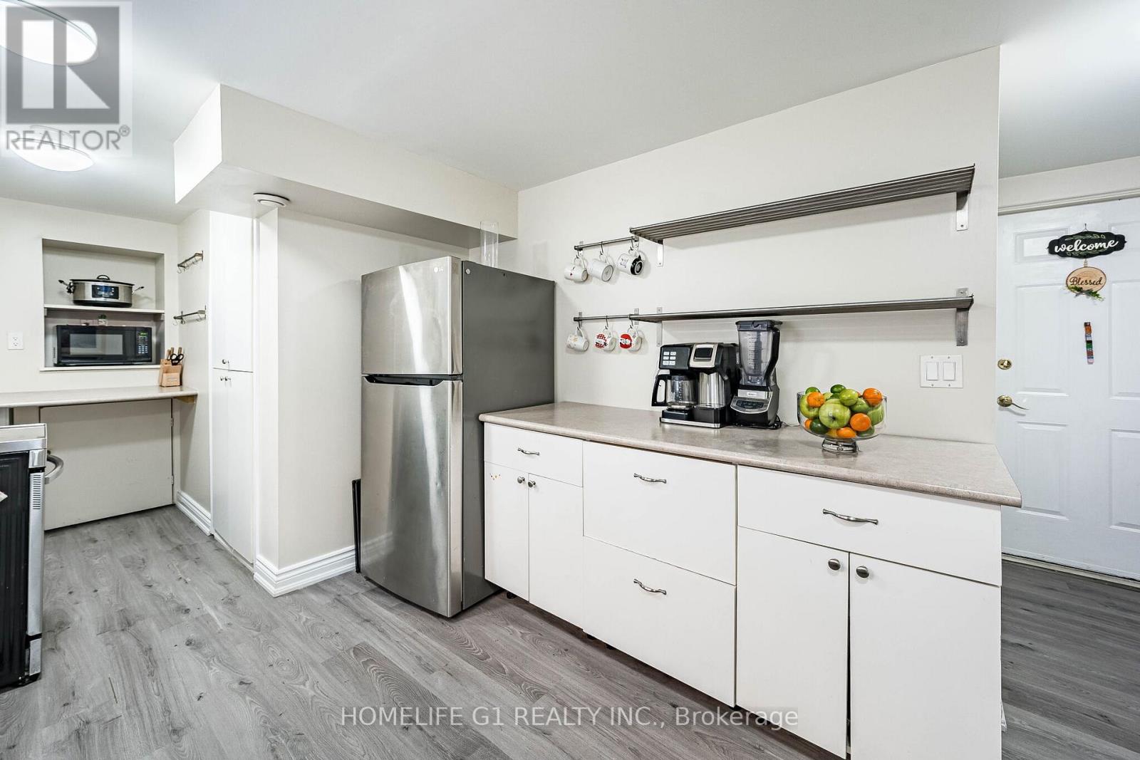8 HOLGATE COURT - 28