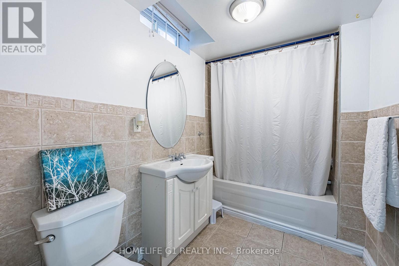 8 HOLGATE COURT - 34