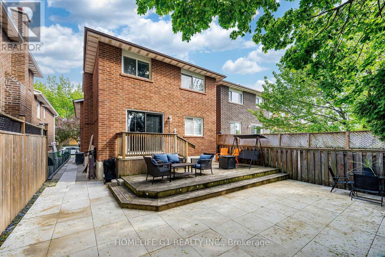 8 HOLGATE COURT - 38