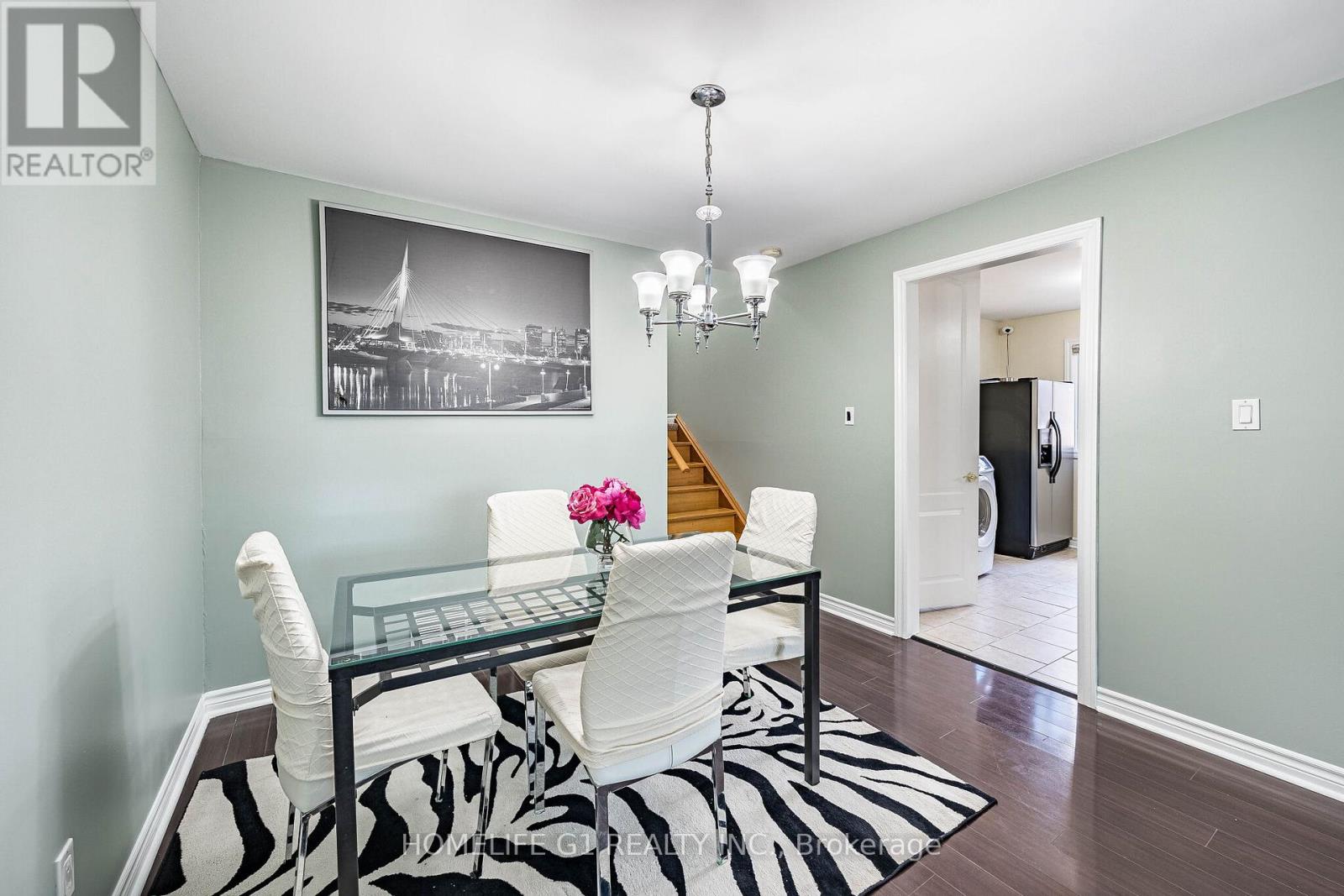 8 HOLGATE COURT - 8