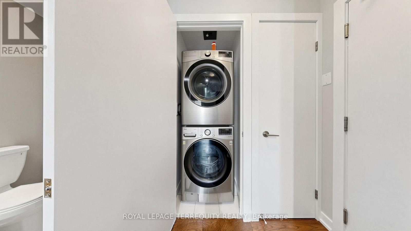 #1705 20 BRUYERES MEWS - Image 16