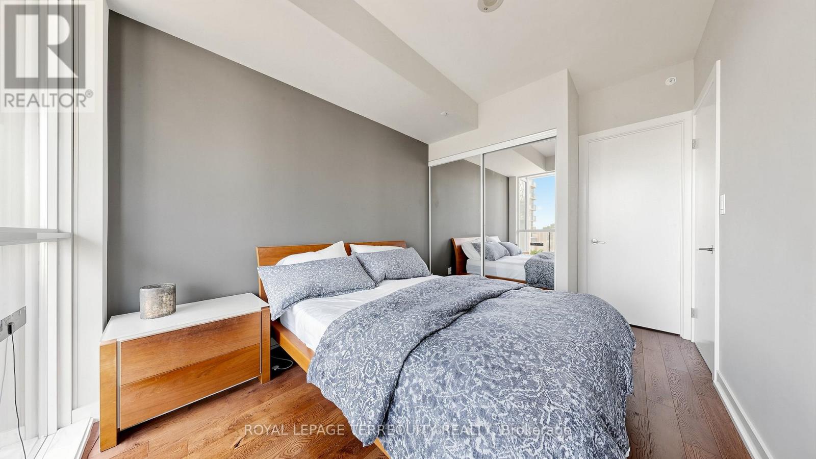 #1705 20 BRUYERES MEWS - Image 9